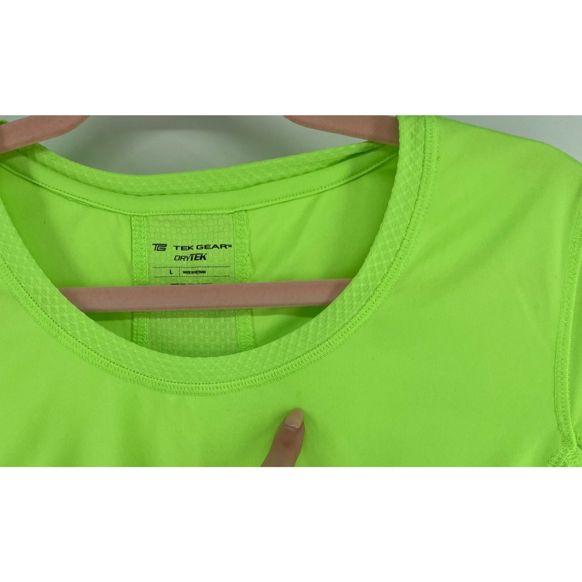 Tek Gear DryTEK Women's Size Large Neon Green/Chartreuse Crew Neck Workout T-Shirt