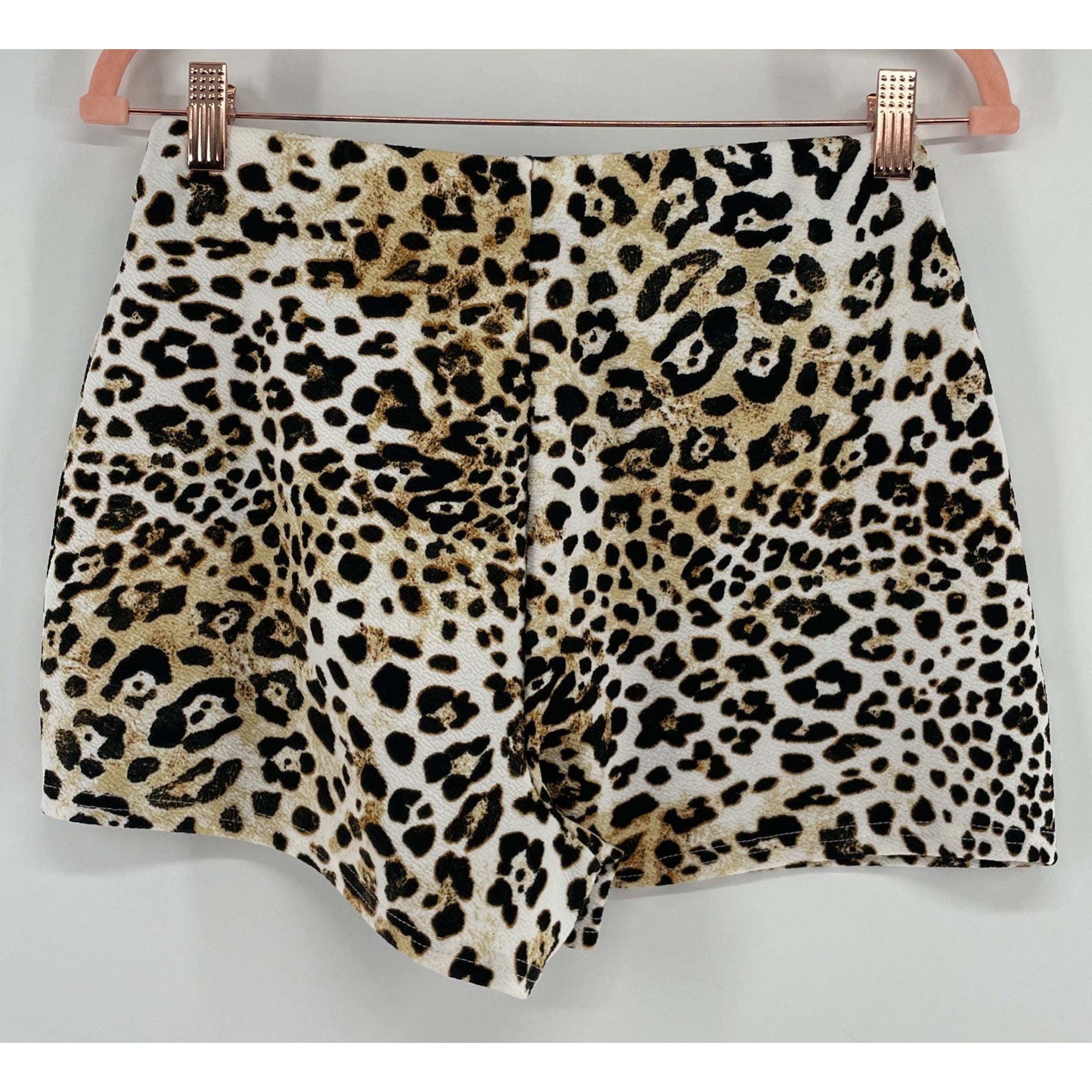 NWOT Derek Heart Women's Size Medium Leopard Print High-Waisted Shorts W/ Sash