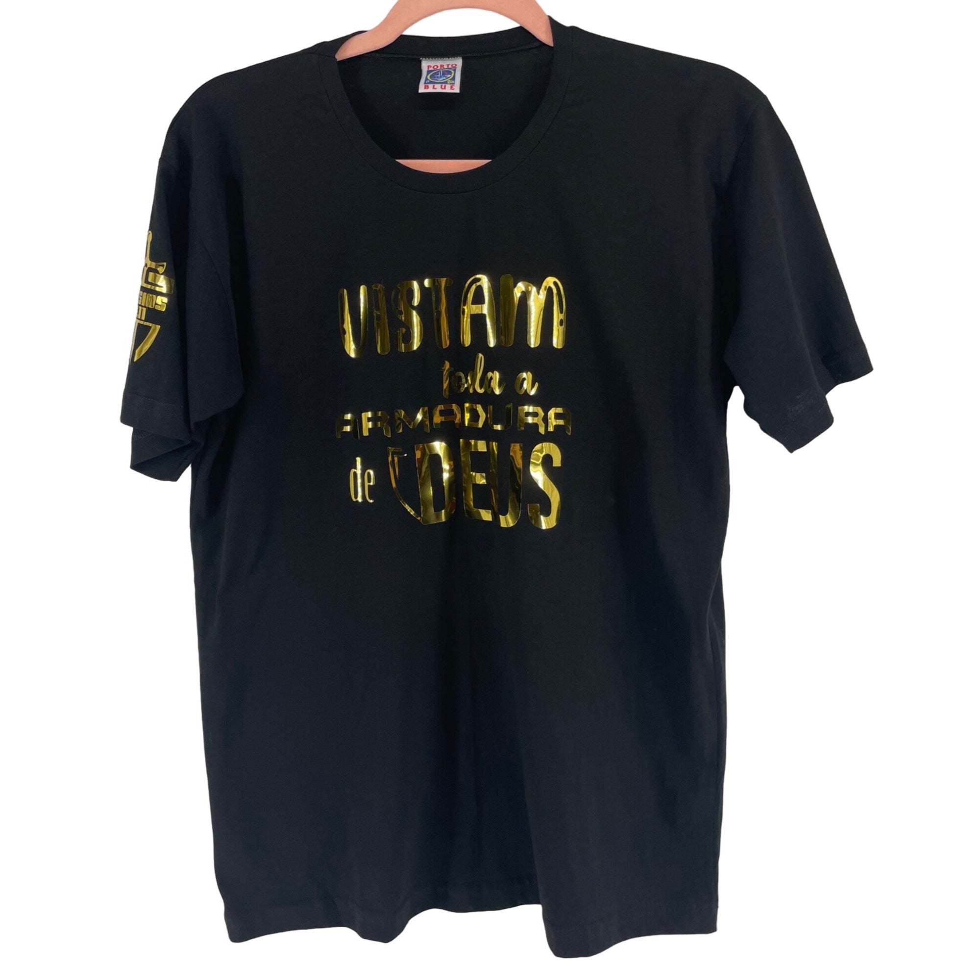 Porto Blue Men's Size Medium Black/Gold Ephesians 6:11 Graphic Shirt in Spanish