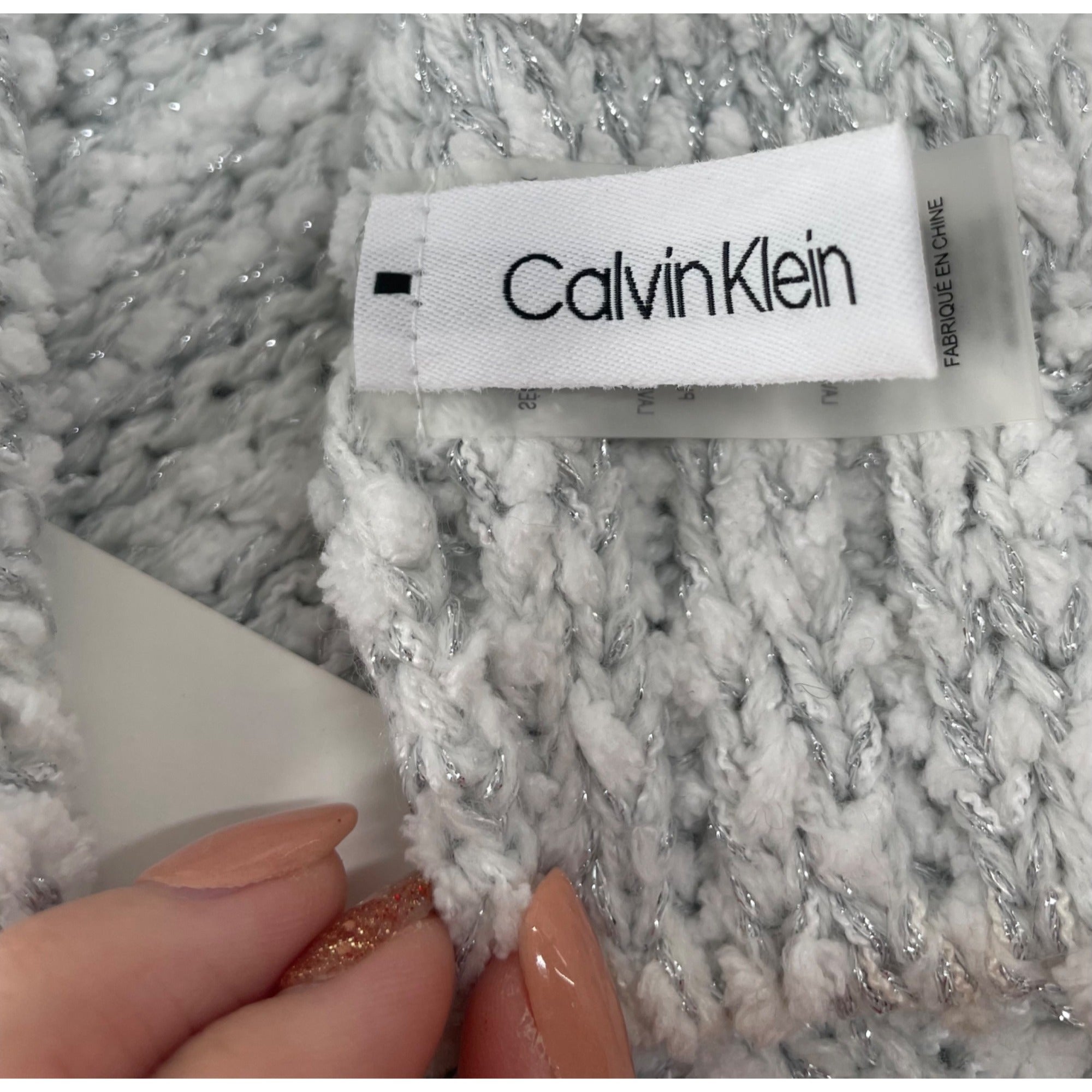 NWT Calvin Klein Women's Chenille White & Silver Knit Scarf