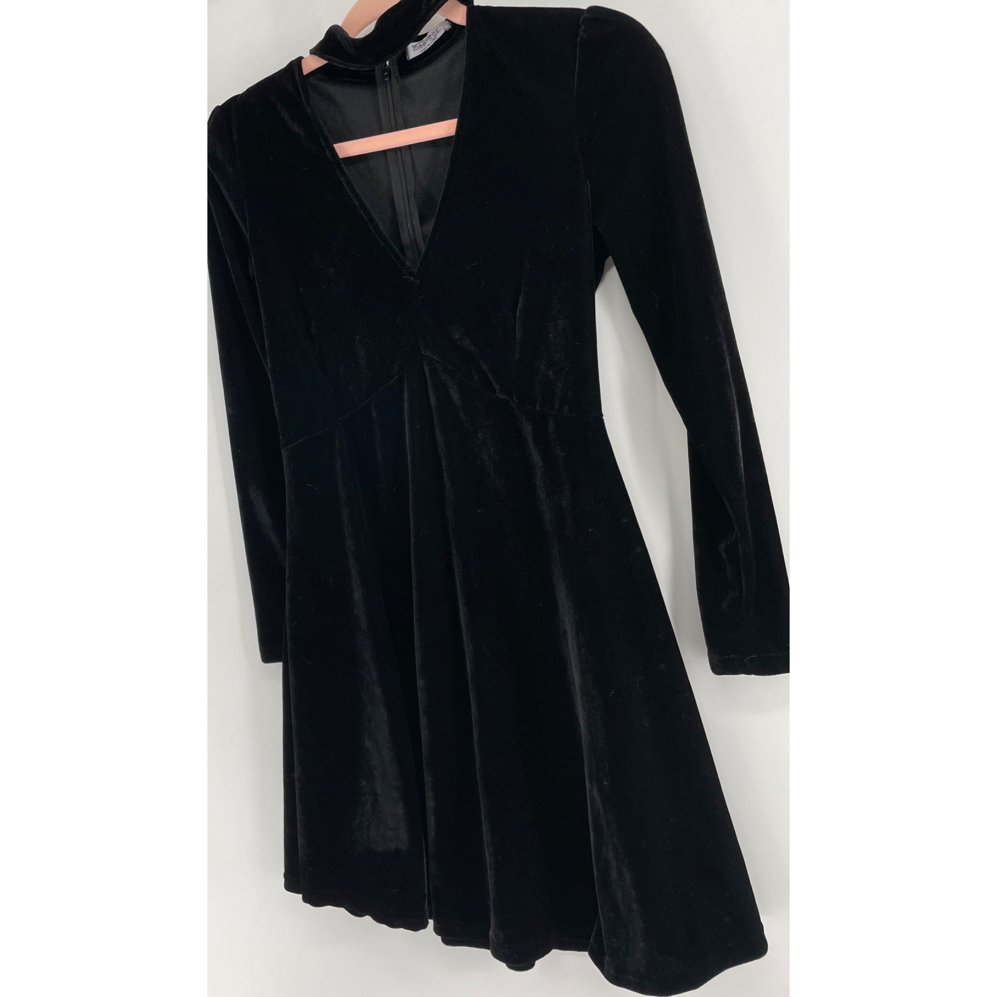 Measeor Women's Size Small Black Velour/Velvet Choker Neck Long-Sleeved Midi Dress